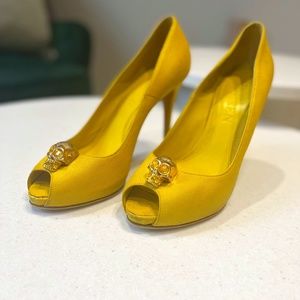 Peep Toe Pumps with Soul and Yellow Crystal